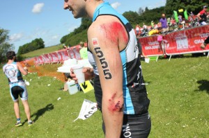 Matt Wilson crashes at the Grafman Tri